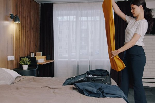 solo hotel safety tips